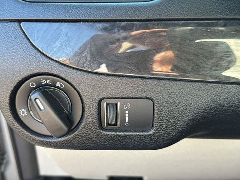 Used 2019 Dodge Grand Caravan SE FWD image 9