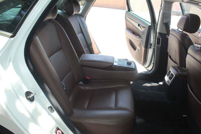 Used 2014 Hyundai Equus Signature RWD image 8