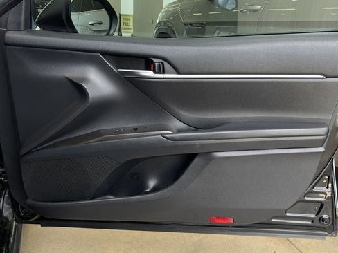 Used 2022 Toyota Camry SE FWD image 17