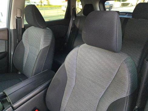 Used 2023 Nissan Rogue SV image 9