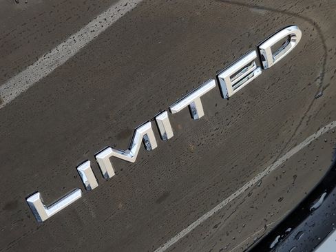 New 2026 Chrysler Pacifica Limited image 8