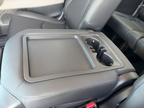 Used 2026 Kia Carnival EX FWD image 29