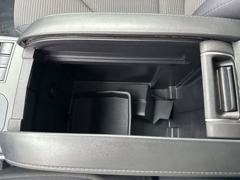 Used 2024 Toyota Highlander LE image 31