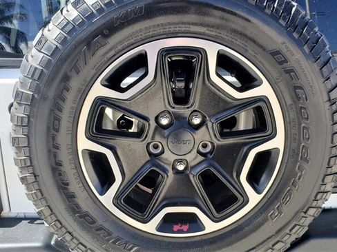 Used 2017 Jeep Wrangler Unlimited Rubicon AWD/4WD image 16