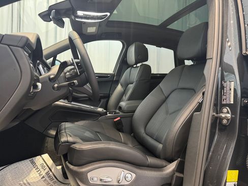 Used 2025 Porsche Macan image 5