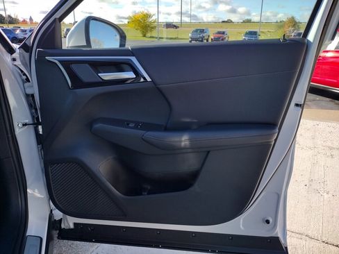 New 2025 Mitsubishi Outlander SE image 34