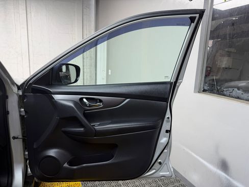 Used 2016 Nissan Rogue SV image 22