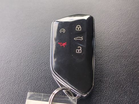 Used 2024 Volkswagen Atlas SE image 33