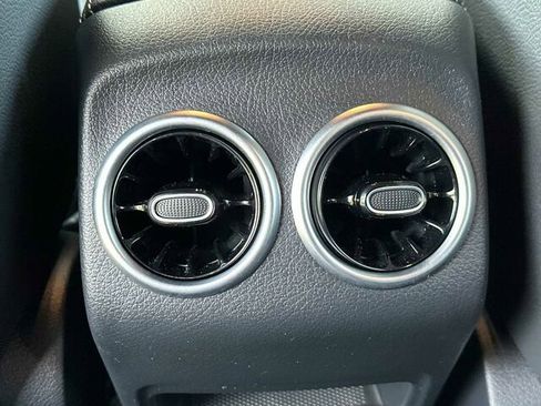 Used 2025 Mercedes-Benz GLA 250 image 16