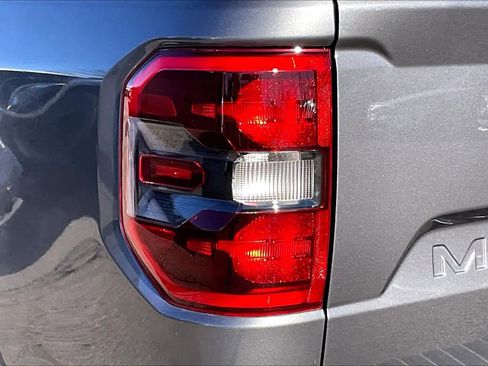 Certified 2025 Ford Maverick Lariat w/ Black Appearance Package image 24