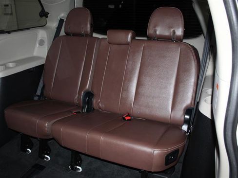 Used 2017 Toyota Sienna Limited Premium image 37