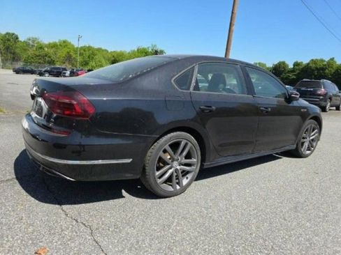 Used 2018 Volkswagen Passat 2.0T R-Line w/ R-Line Lighting Package FWD image 11