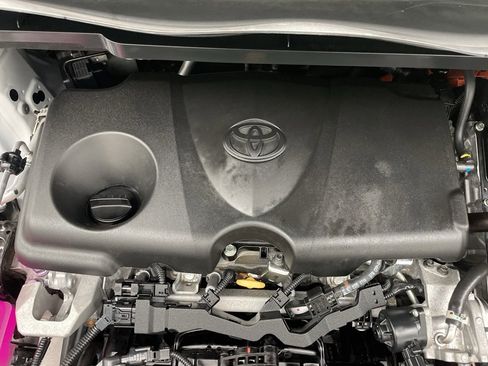 Used 2023 Toyota Sienna XLE image 19