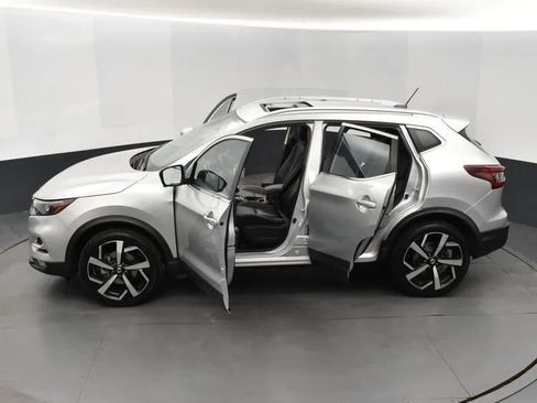 Used 2022 Nissan Rogue Sport SL w/ Premium Package image 7