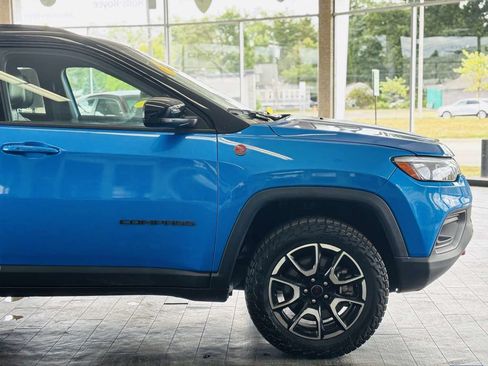 Used 2025 Jeep Compass Trailhawk AWD/4WD image 5