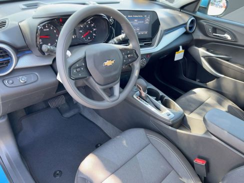 New 2026 Chevrolet Trax LS w/ LS Convenience Package FWD image 4