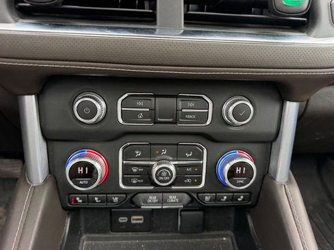 Used 2023 GMC Yukon XL SLT w/ SLT Premium Package image 18