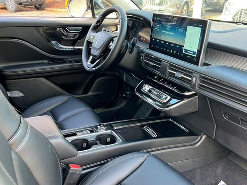 New 2026 Lincoln Corsair Premiere image 9