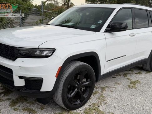 Used 2022 Jeep Grand Cherokee L Limited w/ Black Appearance Package AWD/4WD image 1