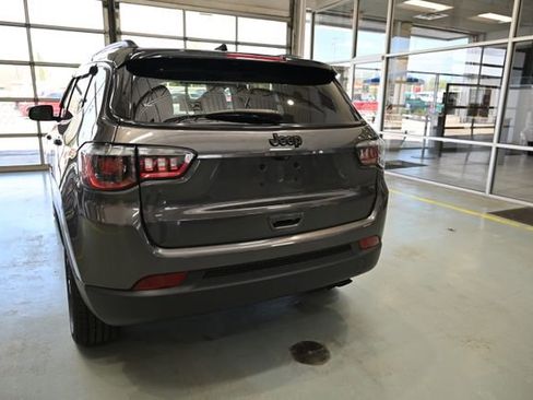 Used 2021 Jeep Compass Latitude FWD image 6