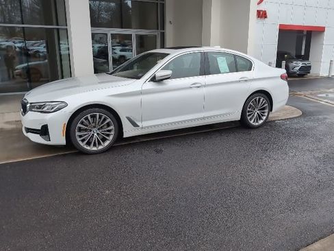 Used 2023 BMW 530i xDrive w/ Premium Package image 5