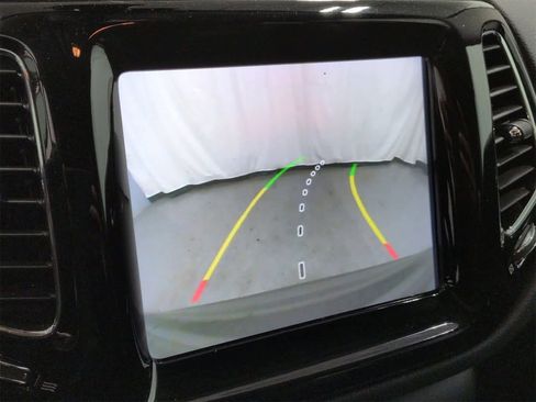 Certified 2021 Jeep Compass Limited image 29