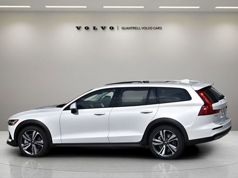 Certified 2026 Volvo V60 B5 Cross Country Plus w/ Protection Package Premier AWD/4WD image 7