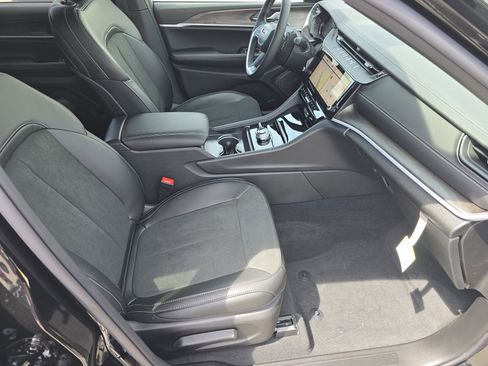 New 2026 Jeep Grand Cherokee L 4WD image 30