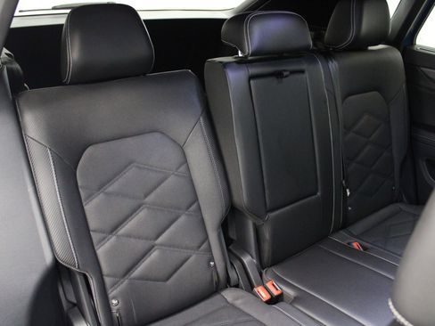 Used 2024 Volkswagen Atlas Cross Sport SE image 26