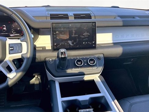 Used 2025 Land Rover Defender 110 S image 6