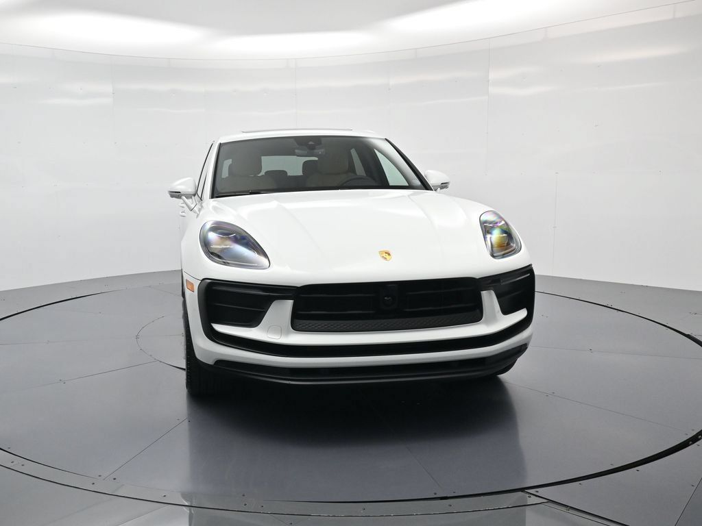 Certified 2026 Porsche Macan AWD/4WD image 33