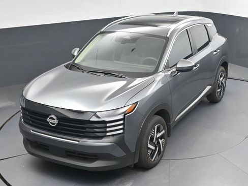 Used 2025 Nissan Kicks SV w/ SV Premium Package FWD image 28