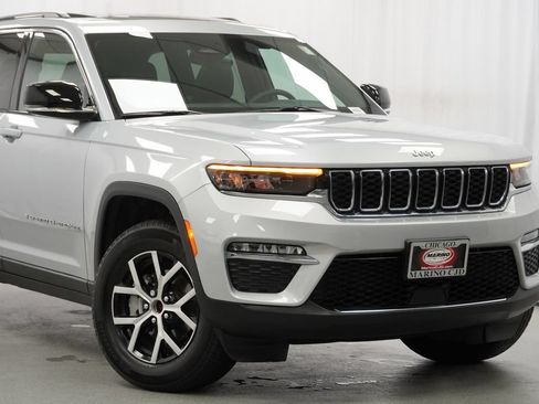 Used 2025 Jeep Grand Cherokee Limited AWD/4WD image 7