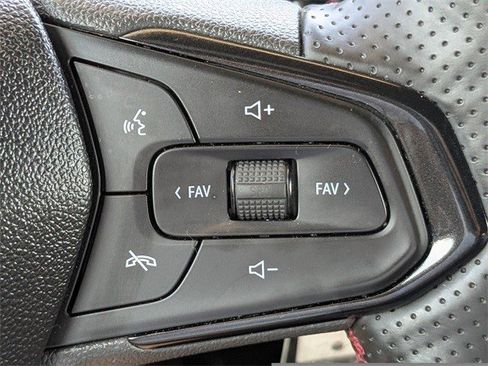 Certified 2025 Chevrolet Trax RS image 18