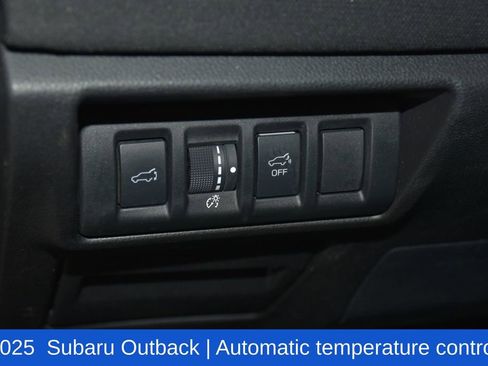 Used 2025 Subaru Outback Premium image 8