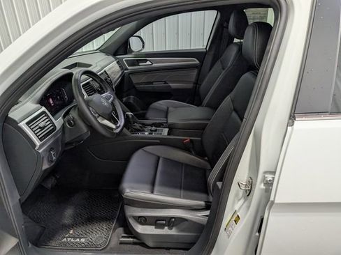 Used 2023 Volkswagen Atlas Cross Sport SE w/ Black Wheel Package AWD/4WD image 14