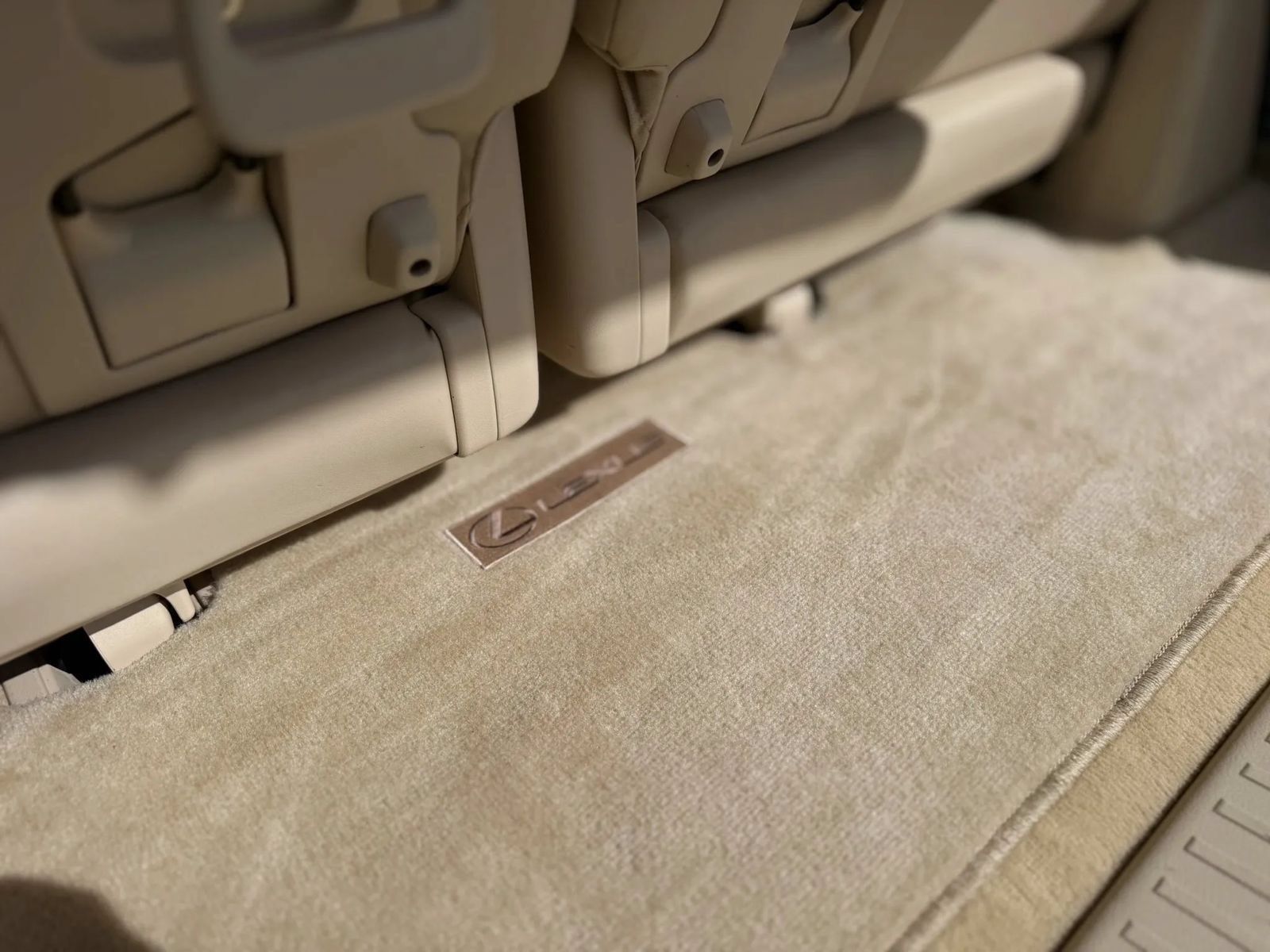 Used 2013 Lexus LX 570 4WD w/ Luxury Pkg image 54
