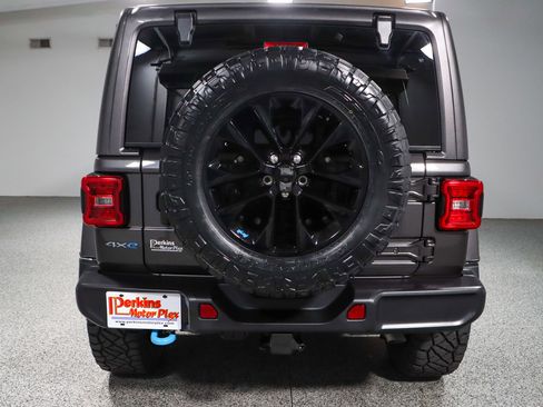 Used 2022 Jeep Wrangler Unlimited Sahara w/ Cold Weather Group image 9