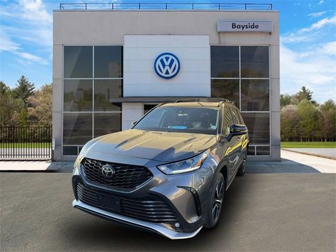 Used 2022 Toyota Highlander XSE image 4