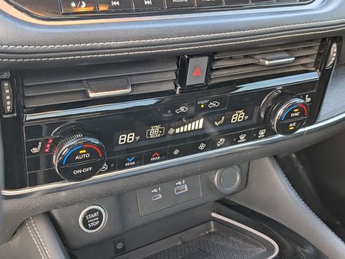 Used 2023 Nissan Rogue Platinum w/ Platinum Premium Package image 26