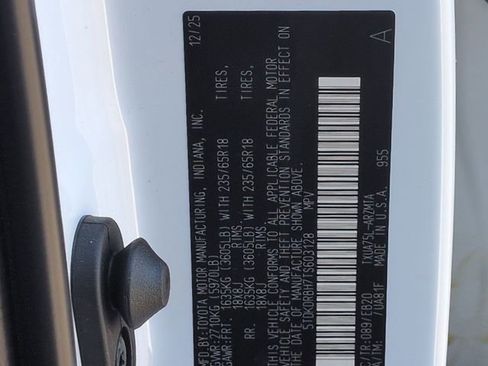 Certified 2026 Toyota Highlander XLE image 34