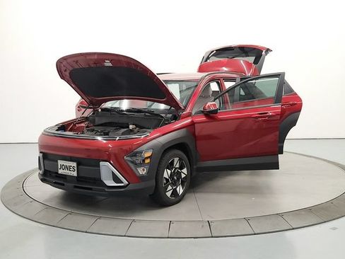 Used 2025 Hyundai Kona SEL FWD image 12