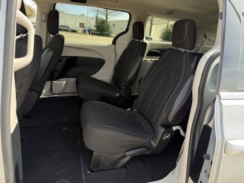 Used 2023 Chrysler Voyager LX image 26