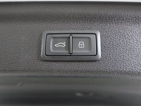 Used 2025 Audi Q3 2.0T Premium w/ Convenience Package image 17