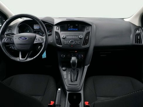 Used 2018 Ford Focus SE w/ Cold Weather Package FWD image 17