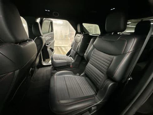 Used 2025 Ford Explorer ST-Line AWD/4WD image 19