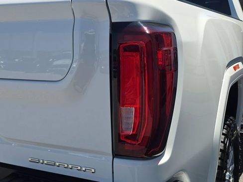 Certified 2022 GMC Sierra 2500 Denali w/ Denali Ultimate Package AWD/4WD image 8