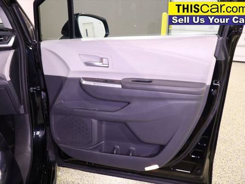 Used 2023 Toyota Sienna XLE FWD image 42