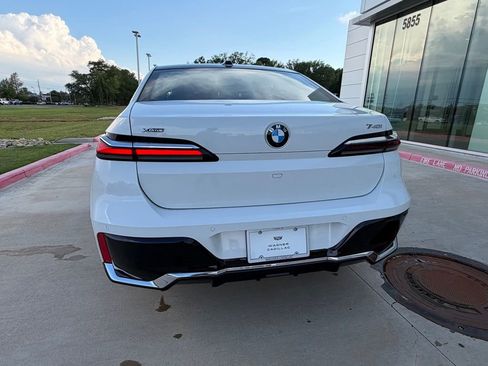 Used 2025 BMW 740i xDrive w/ Premium Package AWD/4WD image 4