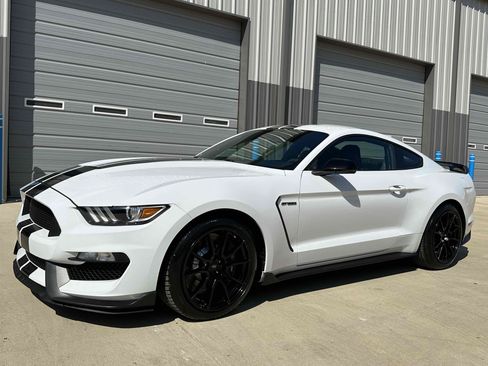 Used 2019 Ford Mustang Shelby GT350 w/ Technology Package RWD image 11